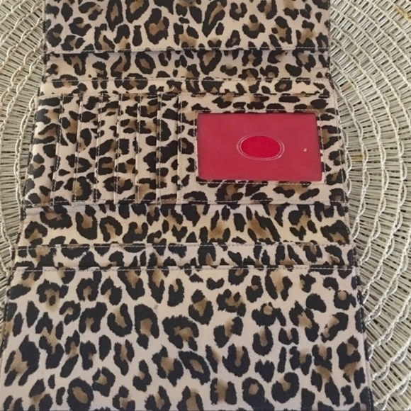 Beautiful Guess Tri-Fold Wallet 👠 - Picture 3 of 4
